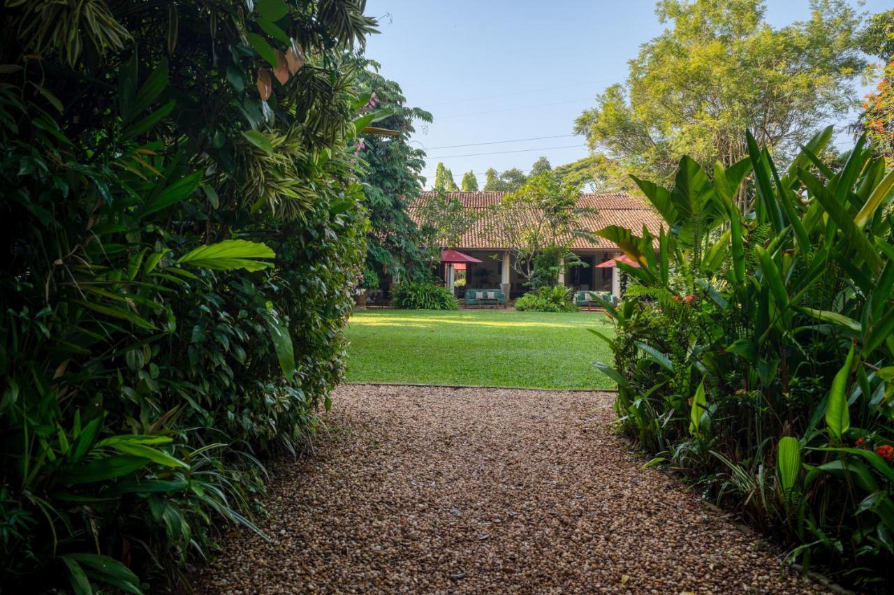 Wallawwa Katunayake Exterior photo