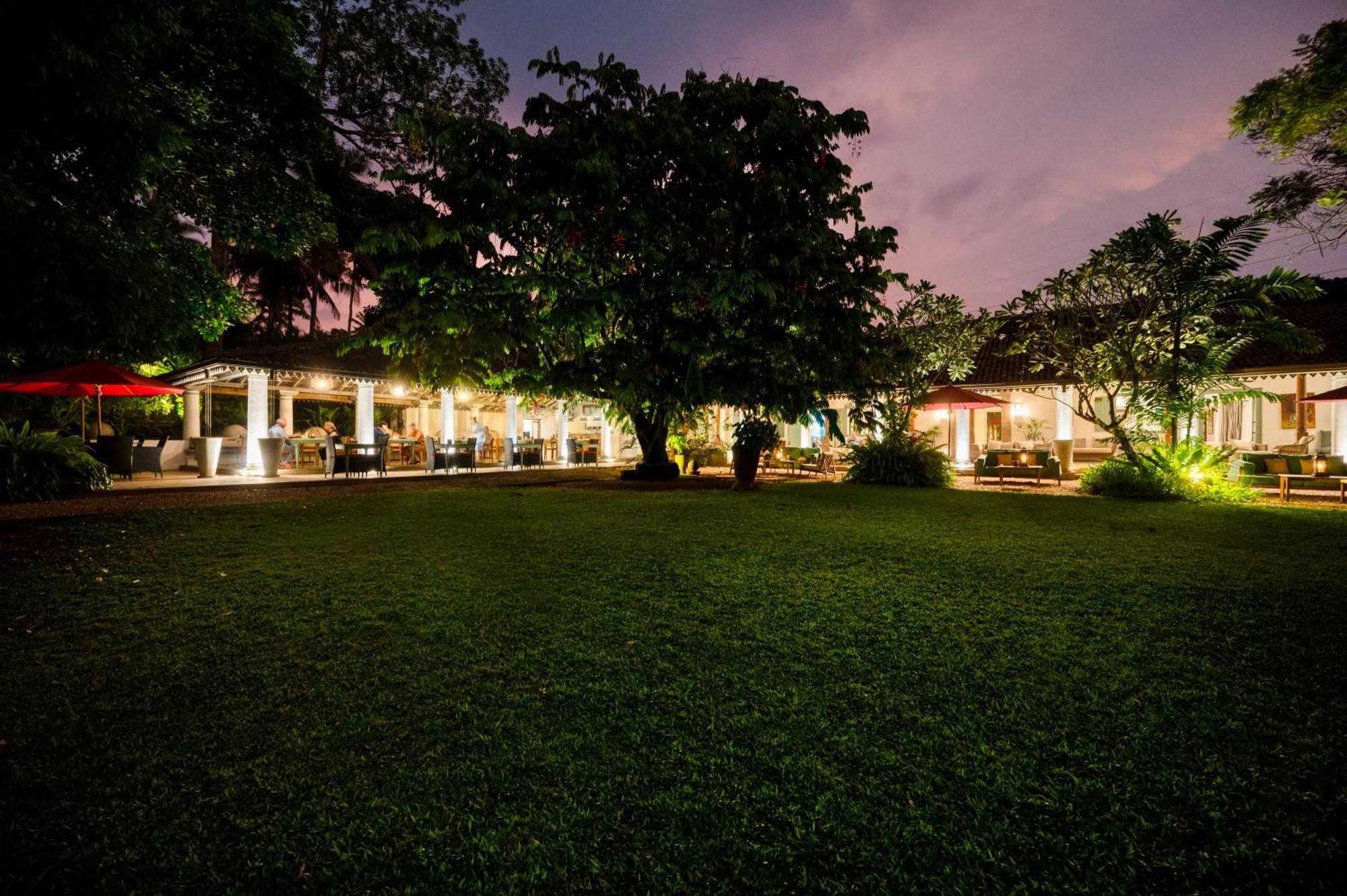 Wallawwa Katunayake Exterior photo