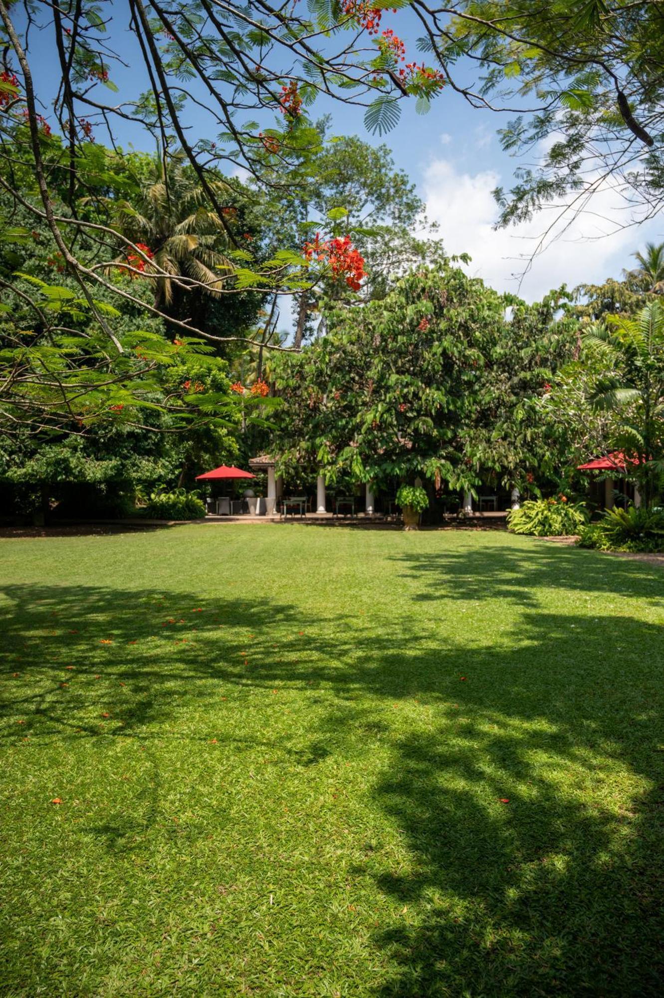Wallawwa Katunayake Exterior photo