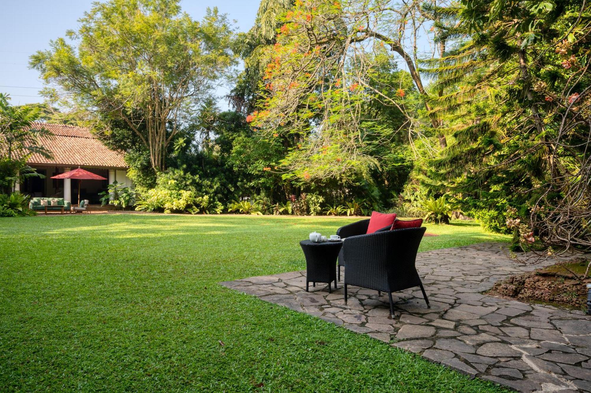 Wallawwa Katunayake Exterior photo